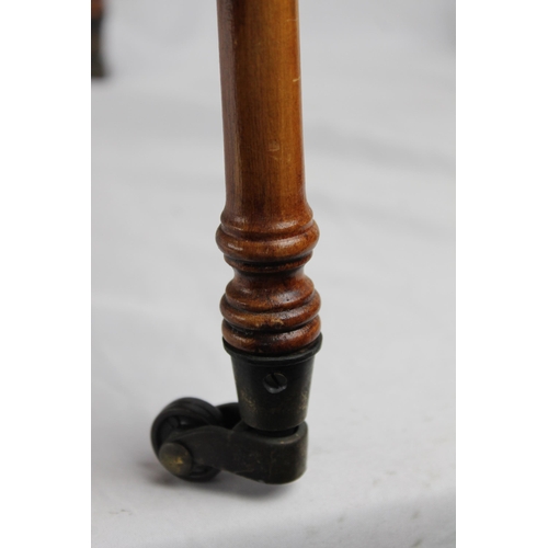 129 - Flamed Mahogany Side Table With Butlers Serving Tray