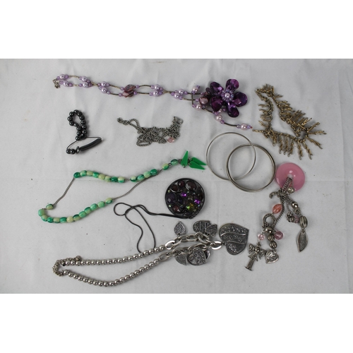 130 - Job Lot of Costume Jewellery