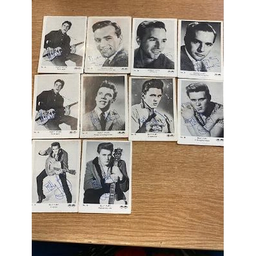 112 - Cigarette Cards various sorted into bundles, also Trade Cards.  (100s)  (B)