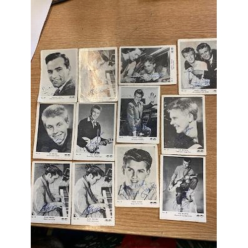 112 - Cigarette Cards various sorted into bundles, also Trade Cards.  (100s)  (B)