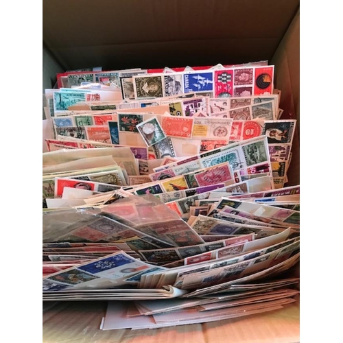 20 - Collections and mixed lots - Box of 1960s Packet makers accum much earlier material dating back to 1... 