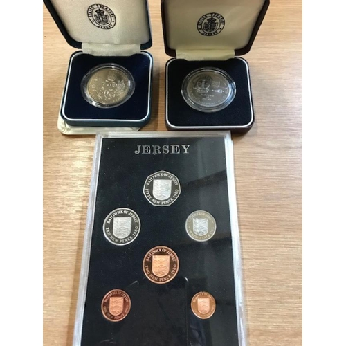 108 - Coins Jersey commemorative £2, £5 coins also Year sets (qty) (B)