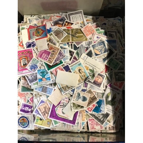 47 - Mixed lots collectors duplicates etc in folder loose small stockbooks etc (1000s) (B)