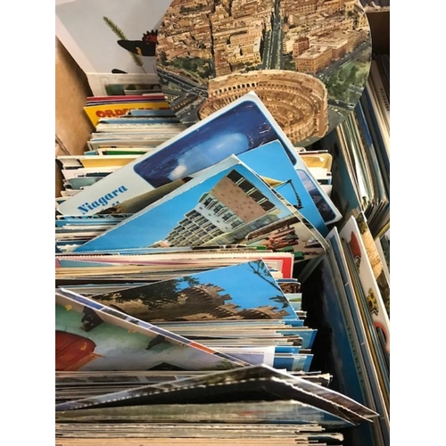 78 - Postcards - Box of mainly modern cards.  (100s)  (B)