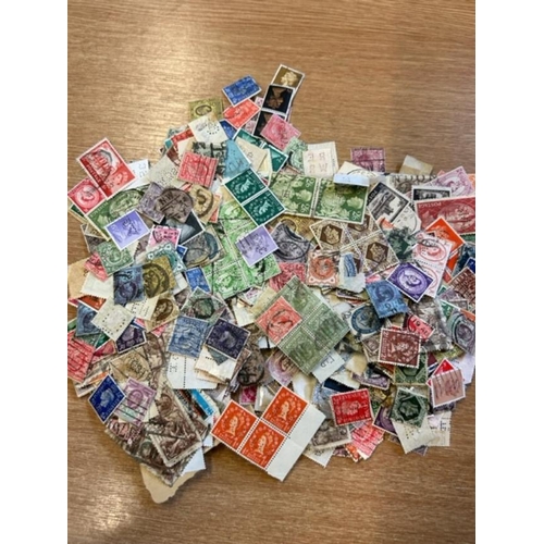 601 - GB Collections & Mixed Lots - Perfins QV-QE.  (1800 approx)  (E)