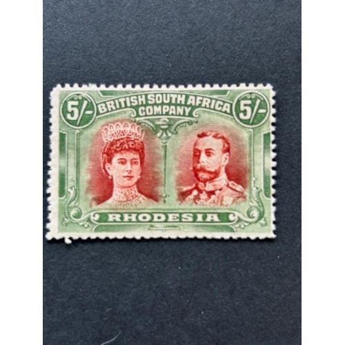 548 - Rhodesia 1910-13 5/- vermilion & deep green SG 159. Mint. SEE PHOTO. (1) (S)