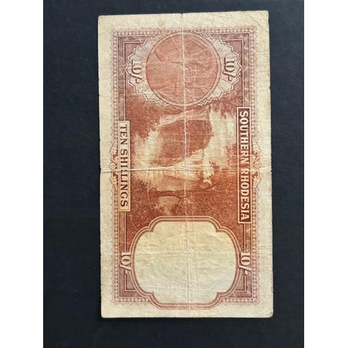 131 - Banknotes - Southern Rhodesia 1943 5/-, 1945 5/- & 1939 10/- VG, (3) (S)