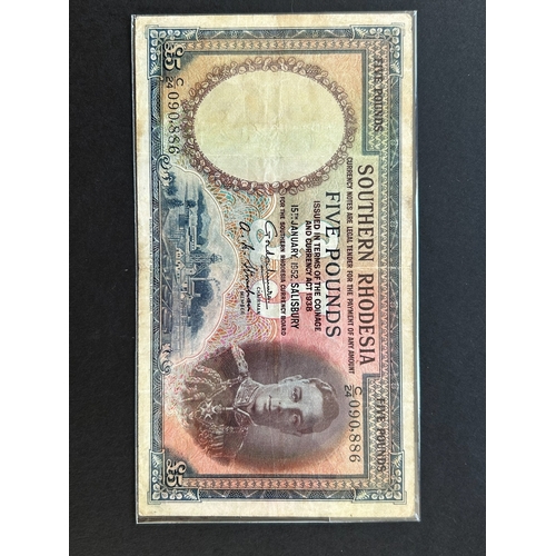 139 - Banknotes - Southern Rhodesia 1952 £5, reasonable condn. (1) (S)