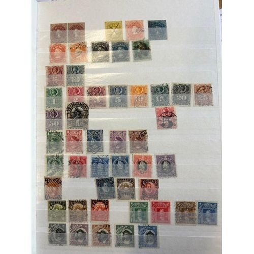 358 - Chile early to modern in s/book. (100s) (A)