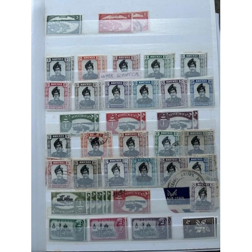 324 - Brunei from 1895, 1908-22 vals to $5 & $25 M, 1952 M to $5, etc. (dozens) (E)