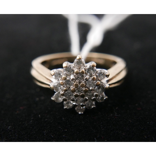 4 - A yellow gold and diamond cluster ring, 3.1grams