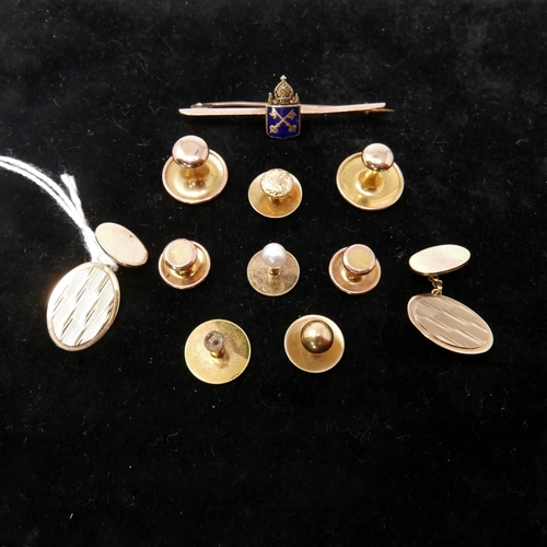60 - Yellow gold collection: 1 pair of 9ct gold cufflinks, a yellow gold and enamel bar-brooch, 3 pairs o... 