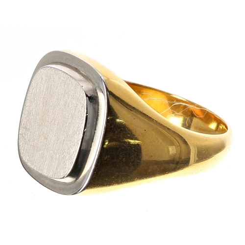 102 - 18k bicolour gentleman's signet ring, 12.8gm, 16mm, ring size U/V (307)