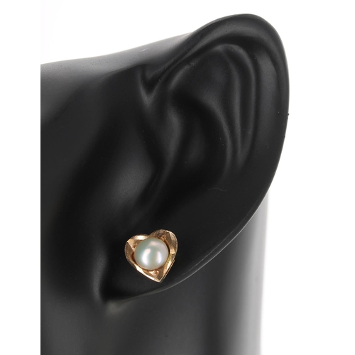 155 - Pair of yellow gold diamond ear studs, with round brilliant-cut diamonds, 1.05ct approx (no backs, o... 