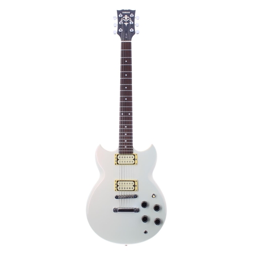 86 - Yamaha SG200 electric guitar, made in Taiwan, ser. no. KNxxxxx8; Finish: pearlescent white, one larg... 