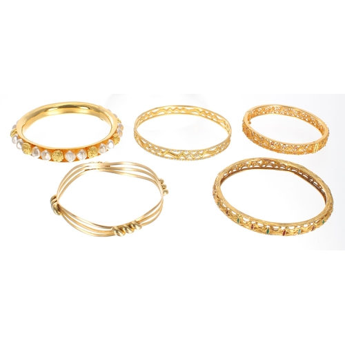 82 - Eleven assorted high grade yellow metal bangles, 244gm (140186-2-A)