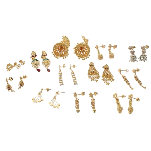 85 - Fifteen assorted pairs of high grade yellow metal earrings, 132.5gm (140186-5-A)