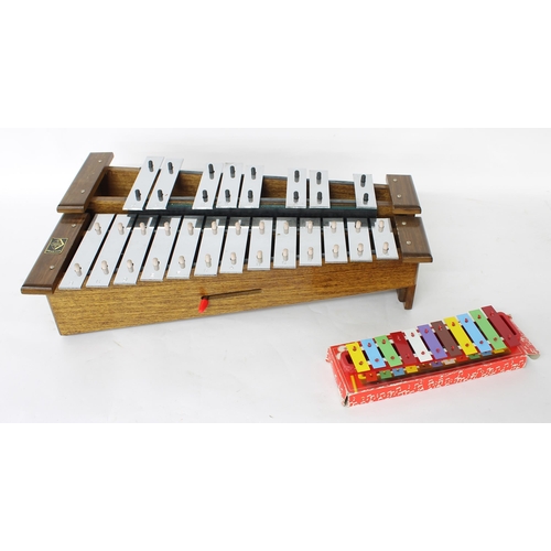 1283 - Contemporary Granton wooden framed glockenspiel, 23