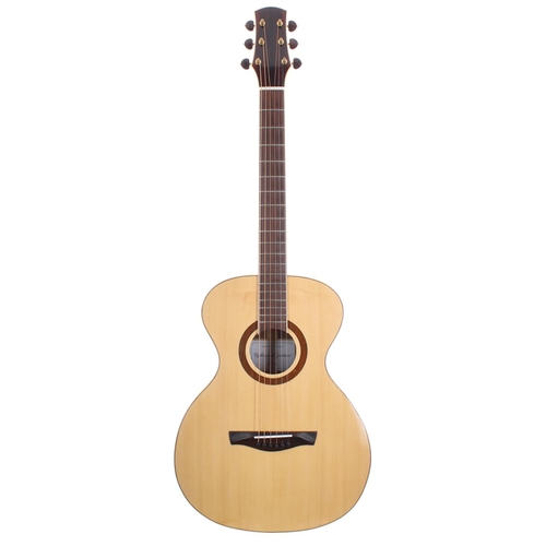 317 - 2020 Kris Richmond small bodied acoustic guitar, made in England; Back and sides: walnut; Top: natur... 