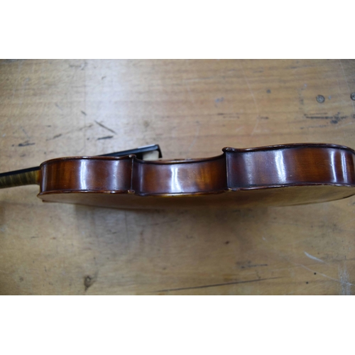 34 - French violin labelled Jt. Derazey Luthier, Mirecourt Vosges, Hors, Concours..., also stamped Jt. De... 