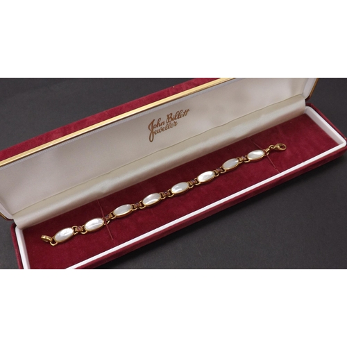 19 - 9ct mother of pearl and garnet set oval link bracelet, 20gm, 7.5