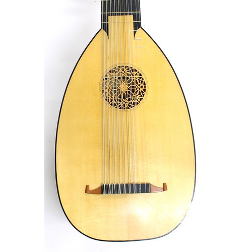 1287 - Fine contemporary lute labelled Arnold Dolmetsch Ltd, Hazelmere, Surrey and inscribed No. 849, 1975 ... 