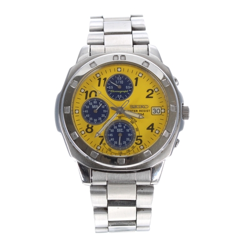 125 - Seiko chronograph stainless steel gentleman's wristwatch, ref. V657-9010, yellow dial, quartz, 41mm ... 