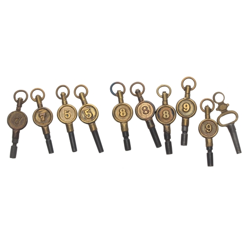 350 - Collection of ten assorted pocket watch keys (10)