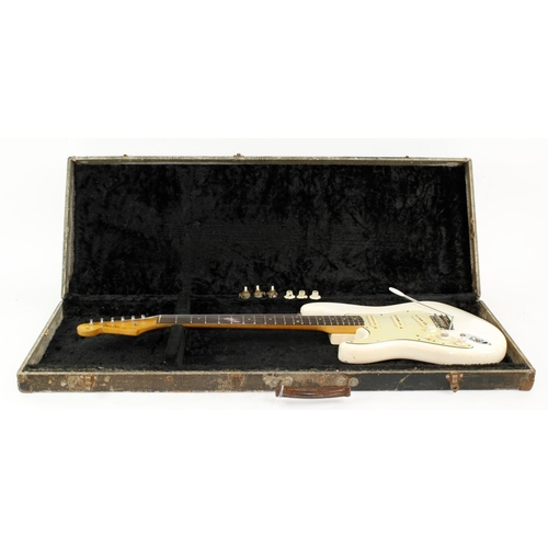 85 - 1962 Fender Stratocaster left-handed electric guitar, made in USA, ser. no. 8xxx0; Body: white refin... 