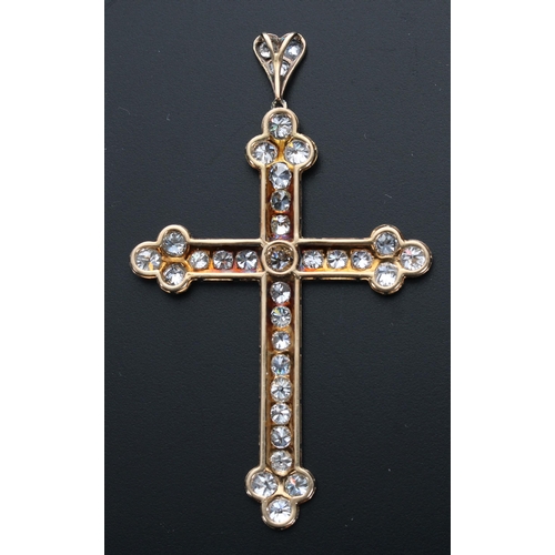 474 - White and yellow metal diamond set cross pendant, 2.90ct approx in total, clarity SI-SI1, colour H/J... 