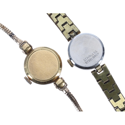 108 - Cyma for J.W Benson 18ct lady's wristwatch on a 9ct bracelet, R.433 17 jewel movement, 15.8gm, 18mm;... 