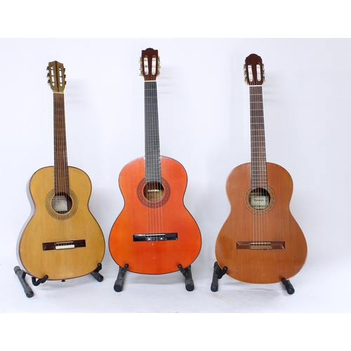 499E - Three nylon string classical guitars to include a Raimundo Model 123, a Manuel Segura Spagnola and a... 