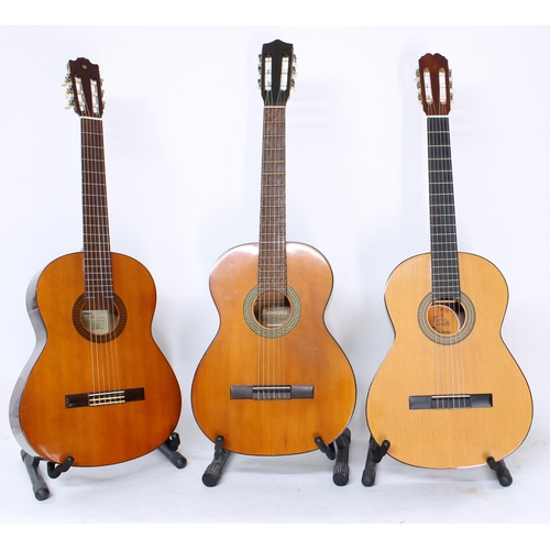 499G - Three classical guitars to include a Yamaha G-228, a B & M Espana and a Musima Resonata (3)... 