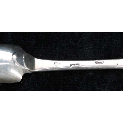 106 - 18th century silver marrow scoop, hallmarks indistinct, initialled M*R to the underside of the handl... 