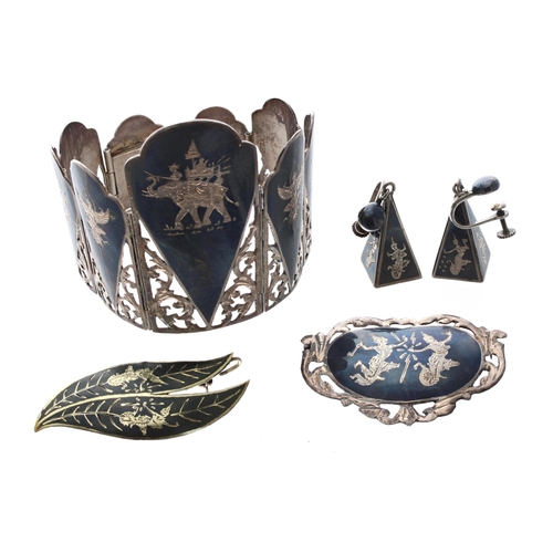 204 - Siam silver niello bracelet, brooch and pair of earrings; also with a similar brooch (5)... 