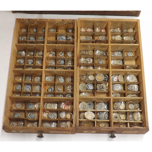 507 - Twenty four drawer wooden chest containing a large quantity of watch glasses, various sizes 94-428, ... 