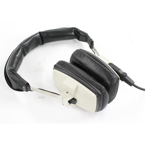 1257 - Beyerdynamic DT100 studio headphones