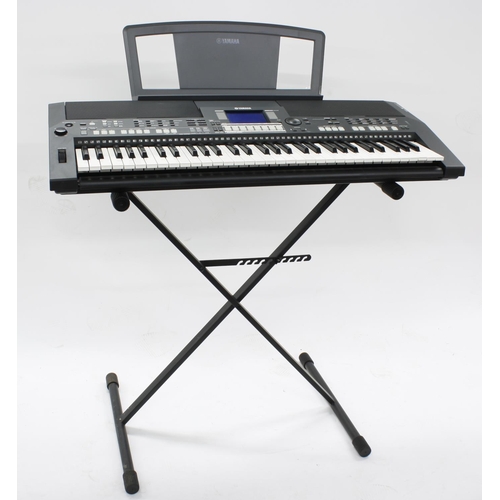 1266 - Yamaha PSR-S550 keyboard, with stand, pedal and ledge