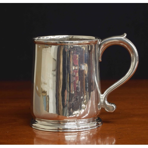 575 - George II silver tankard, with an S scroll handle upon a circular steeped foot, maker Gabriel Sleath... 