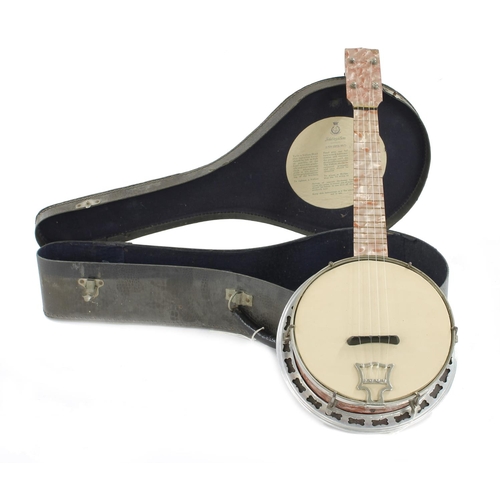 1574 - Ukulele banjo, with 8