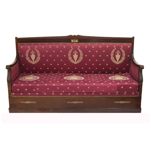 959 - Good quality French banquette upholstered bench settee, the carved walnut back with applied gilt met... 