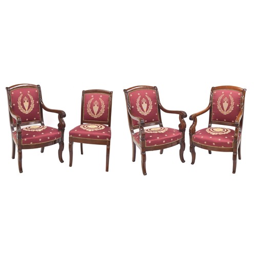 959 - Good quality French banquette upholstered bench settee, the carved walnut back with applied gilt met... 