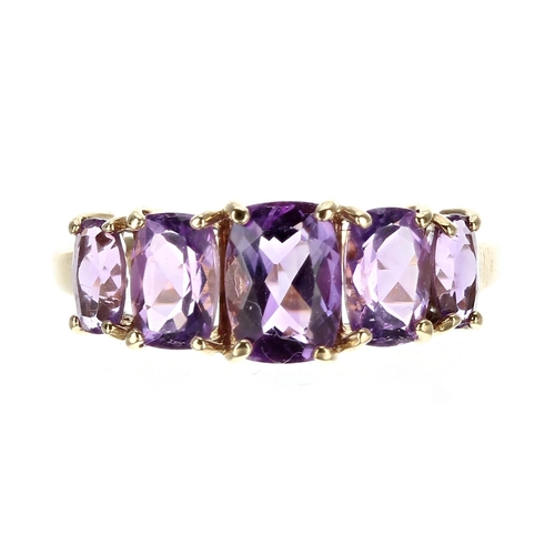 422 - Modern 9ct yellow gold amethyst five stone ring, width 7mm, 2gm, ring size N