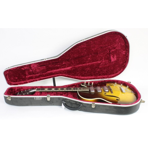 115 - 1960 Silvertone H1429 hollow body electric guitar, made in USA; Body: two-tone sunburst finish, heav... 