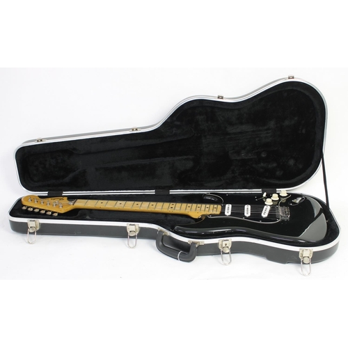 288 - 1976 Fender Stratocaster hardtail electric guitar, made in USA, ser. no. 7xxxx6; Body: black finish,... 