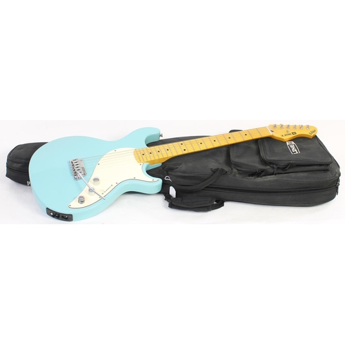 371 - 2006 Line 6 Variax electric guitar, made in China, ser. no. 06xxxxx8; Body: sky blue finish; Neck: m... 