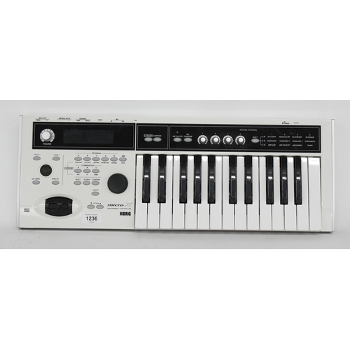 3076 - Korg Micro X synthesizer/controller keyboard