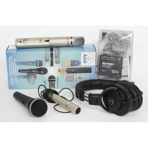 3085 - AKG C1000S condenser microphone, boxed; together with an Akai ADM20 microphone, a Fostex 521 microph... 