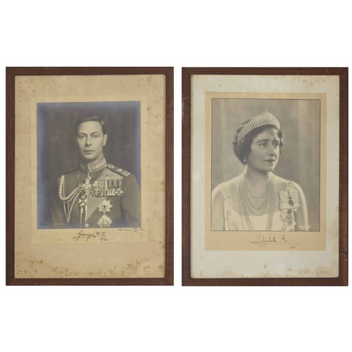 637 - Royal interest - A signed pair of portrait photographs of King George VI and Queen Elizabeth, 9.5