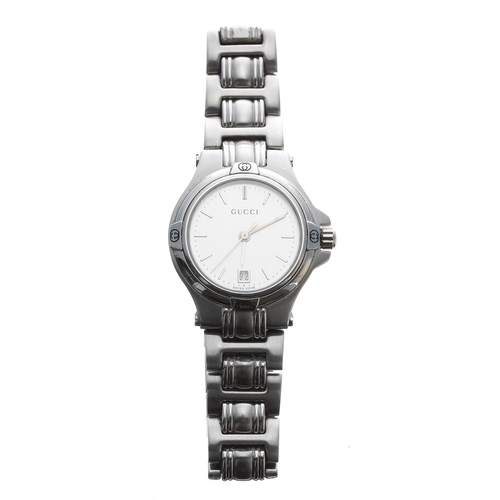 70 - Gucci stainless steel lady's wristwatch, reference no. 9040L, quartz, 28mm